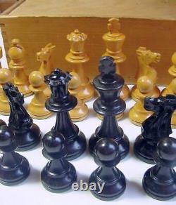60s Lardy Carved Staunton Tan & Ebonized Wood Chess Set w Slide Top Box 4.25 K