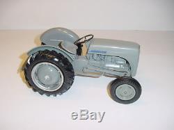 1/12 Ferguson To-30 Tracteur & Disque Plough Set By Topping (1953) Withboxes