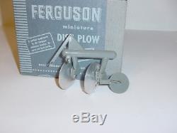 1/12 Ferguson To-30 Tracteur & Disque Plough Set By Topping (1953) Withboxes